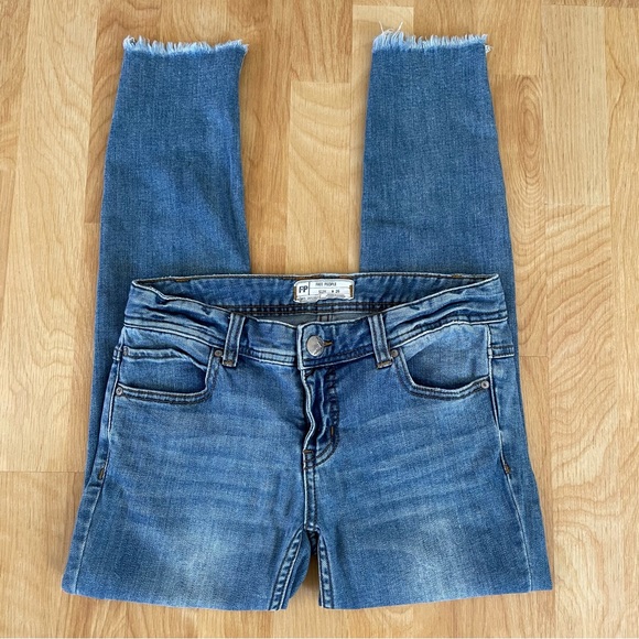 Free People Distressed Ripped Knee Raw Hem Cropped Ankle Skinny Jeans - Picture 8 of 16